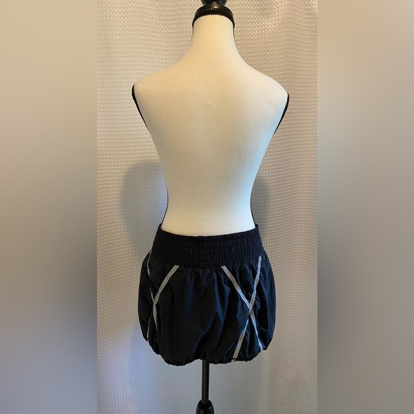 Women’s LULULEMON ATHLETICA Light Up skort size 6 - Picture 14 of 16